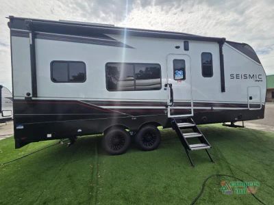 2027 Jayco Seismic - Photo 4