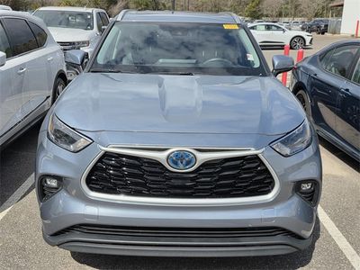 2024 Toyota Highlander Hybrid — side profile view