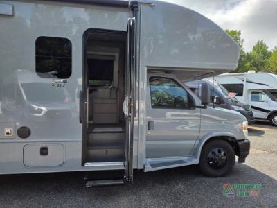 2027 Jayco Greyhawk — photo 13 view