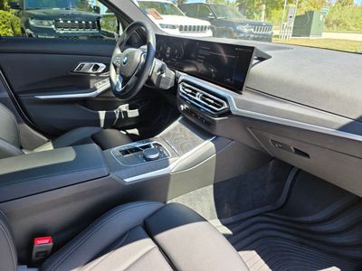 2023 BMW 3 Series — photo 9 view