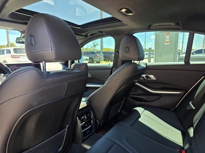 2023 BMW 3 Series — photo 18 view
