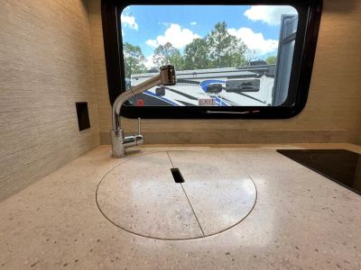 2023 Tiffin MIDAS — photo 10 view