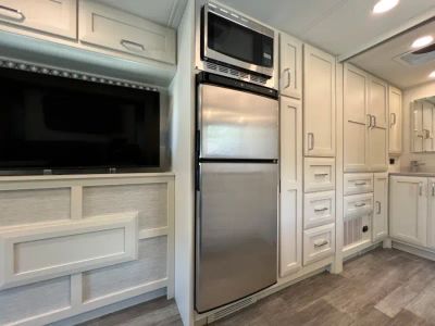 2023 Tiffin MIDAS — photo 12 view