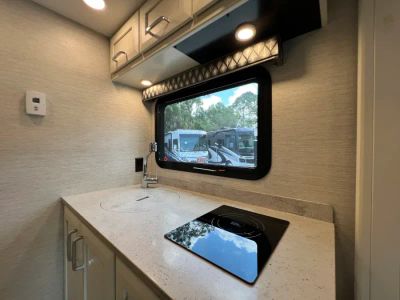 2023 Tiffin MIDAS — photo 9 view