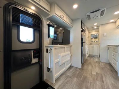 2023 Tiffin MIDAS — photo 13 view