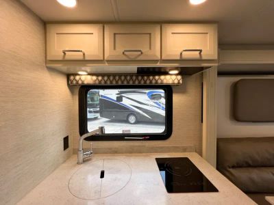 2023 Tiffin MIDAS — photo 8 view