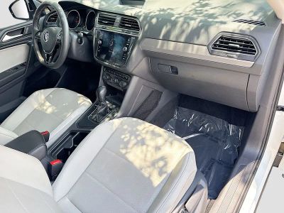2021 Volkswagen Tiguan — photo 12 view