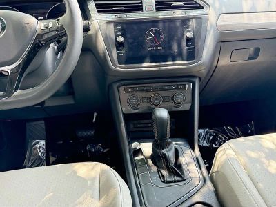 2021 Volkswagen Tiguan — photo 17 view