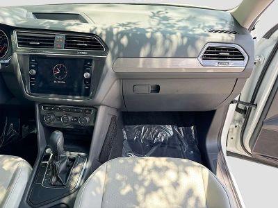 2021 Volkswagen Tiguan — photo 16 view