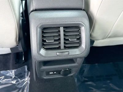2021 Volkswagen Tiguan — photo 18 view