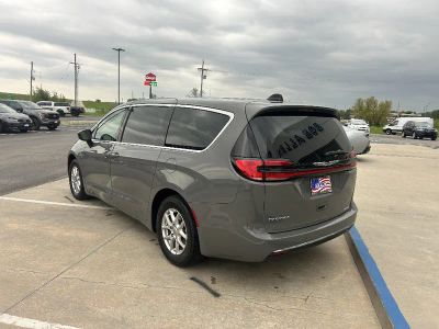 2025 Chrysler Pacifica — side profile view