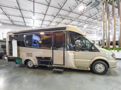 2019 Leisure Travel Vans UNITY — photo 17 view