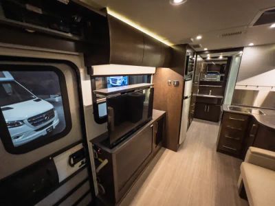 2019 Leisure Travel Vans UNITY — photo 9 view