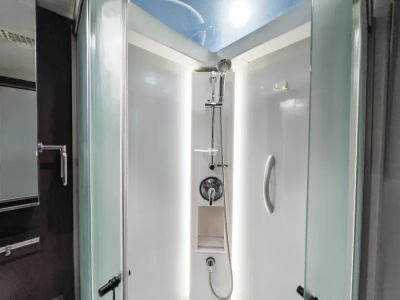2019 Leisure Travel Vans UNITY — photo 15 view