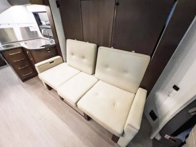 2019 Leisure Travel Vans UNITY — photo 7 view