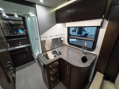 2019 Leisure Travel Vans UNITY — photo 10 view