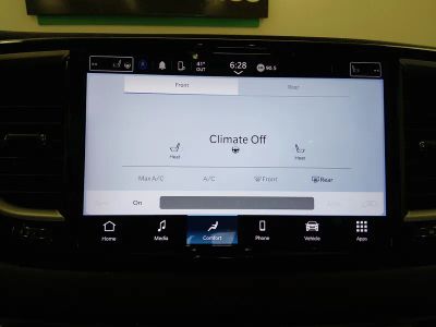 2023 Chrysler Pacifica — photo 18 view