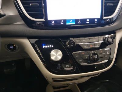 2023 Chrysler Pacifica — photo 20 view
