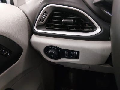 2023 Chrysler Pacifica — photo 13 view