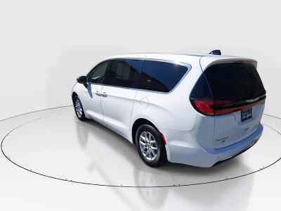 2023 Chrysler Pacifica — detail view