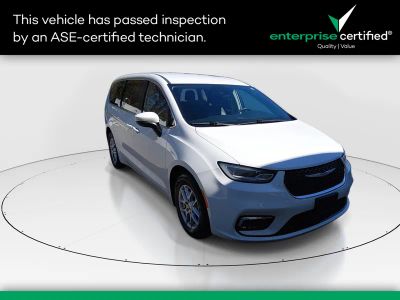 2023 Chrysler Pacifica Touring L FWD — front three-quarter view