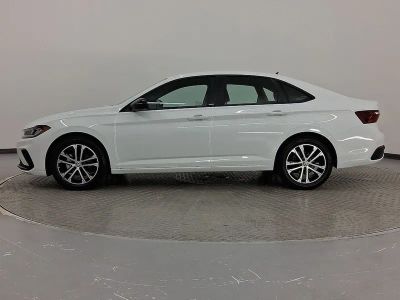 2025 Volkswagen Jetta Sedan - Photo 2