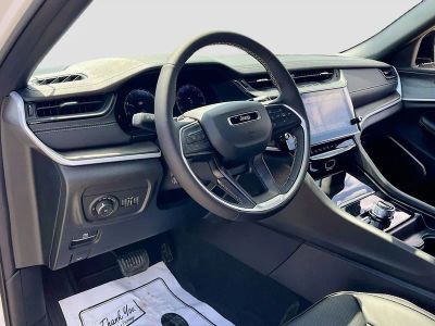 2026 Jeep Grand Cherokee — photo 9 view