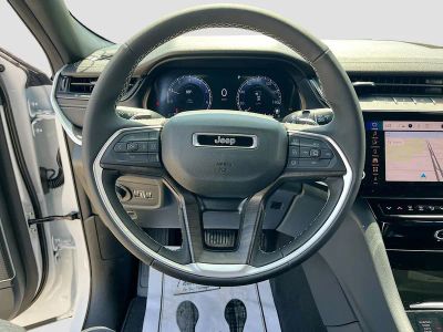 2026 Jeep Grand Cherokee — photo 11 view