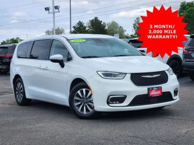 2023 Chrysler Pacifica Hybrid Touring L in Bright White Clearcoat — front three-quarter view