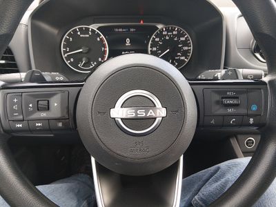 2023 Nissan Rogue — photo 13 view