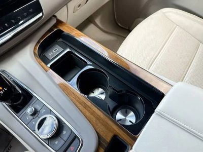 2024 Cadillac Escalade — photo 32 view