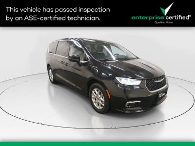 2023 Chrysler Pacifica Touring L FWD — front three-quarter view