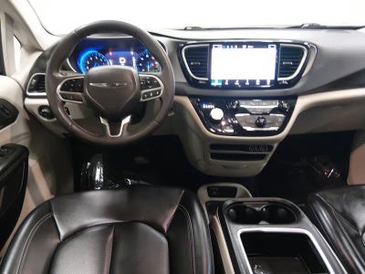 2023 Chrysler Pacifica — photo 12 view