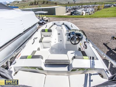 2022 TRACKER Tahoe - Photo 18