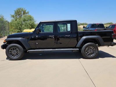 2026 Jeep Gladiator — side profile view