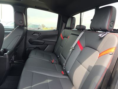 2024 Chevrolet Colorado — photo 18 view
