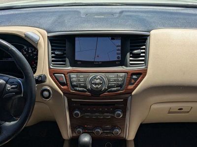 2017 Nissan Pathfinder — photo 18 view