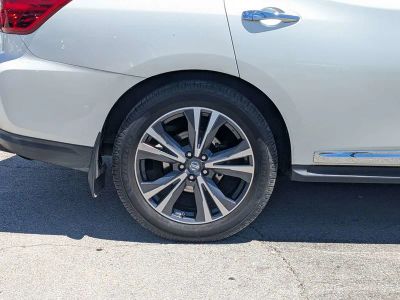 2017 Nissan Pathfinder — photo 11 view