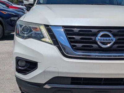 2017 Nissan Pathfinder — photo 9 view