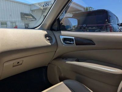 2017 Nissan Pathfinder — photo 17 view