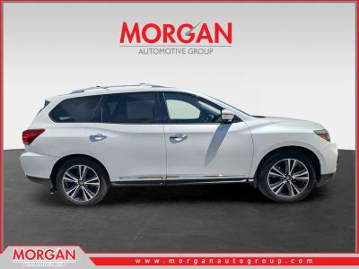 2017 Nissan Pathfinder — side profile view