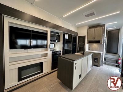 2026 Cherokee Arctic Wolf 38DST - Photo 10