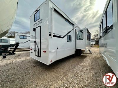 2026 Cherokee Arctic Wolf 38DST - Photo 4