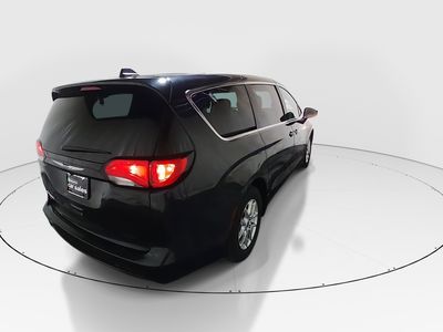 2023 Chrysler Voyager - Photo 7