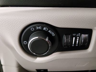 2023 Chrysler Voyager - Photo 13
