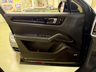 2023 Porsche Cayenne - Photo 28