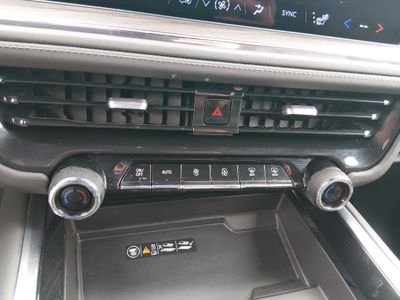 2025 Chevrolet Suburban - Photo 13