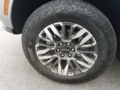 2025 Chevrolet Suburban - Photo 10