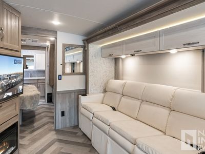 2026 Winnebago Adventurer - Photo 18