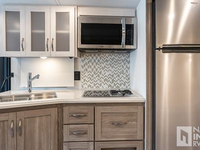 2026 Winnebago Adventurer - Photo 16